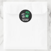 Sticker Rond Partenaires Dans Grime Funny Trash Pun Dark BG (Sac)