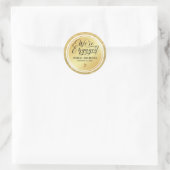 Sticker Rond Parties scintillant d'or Nous sommes engagés avec  (Sac)
