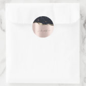 Sticker Rond Parties scintillant noire moderne Rose or Monogram (Sac)