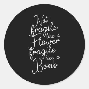 Sticker Rond Pas Fragile Comme Une Fleur Fragile Comme Une Bomb