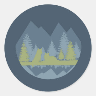 Sticker Rond Paysage bleu et vert avec Loups et Montagnes