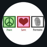 Sticker Rond Peace Love Forensics<br><div class="desc">Si vous trouvez la science légale fascinante,  c'est le design parfait. Il comporte un signe de paix,  un coeur et une empreinte digitale.</div>