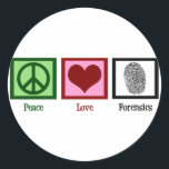 Sticker Rond Peace Love Forensics<br><div class="desc">Si vous trouvez la science légale fascinante,  c'est le design parfait. Il comporte un signe de paix,  un coeur et une empreinte digitale.</div>