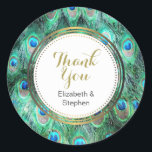 Sticker Rond Peacock Feathers Exotic Wild Aquarelle Merci<br><div class="desc">Un autocollant de remerciement pour les fêtes, mariages, appréciation etc... Avec un motif aux couleurs vives de plumes de paon exotiques et sauvages dans un joli turquoise, vert bijou, aqua et bleu cobalt. Le centre a un cercle doré avec merci écrit en or et vos noms personnalisés. Artistique et fantaisie,...</div>