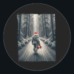 Sticker Rond Père Noël Bigfoot Christmas Sasquatch Croire<br><div class="desc">Père Noël Bigfoot Christmas Sasquatch Croire</div>