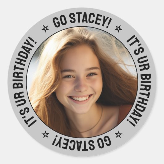 Sticker Rond Personnalisé Anniversaire Message, Nom et Photo (Devant)