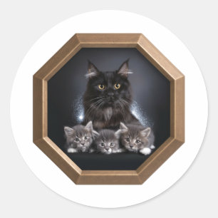 Sticker Rond Petit chat noir mère et ses trois chatons