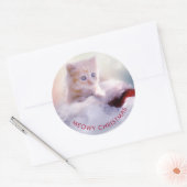 Sticker Rond Petit Kitten reposant sur un chapeau de Noël Meowy (Enveloppe)