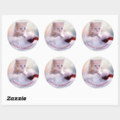 Sticker Rond Petit Kitten reposant sur un chapeau de Noël Meowy (Feuille)