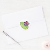 Sticker Rond Petit Ladybug Cute Sur Les Enfants De La Feuille P (Enveloppe)