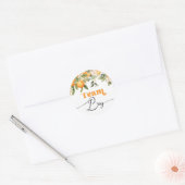 Sticker Rond Petite mignonne Le garçon de l'équipe révèle (Enveloppe)