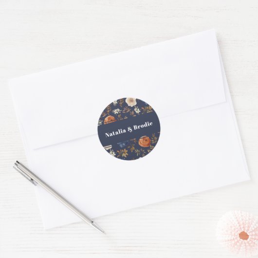 Sticker Rond Phoque Mariage bleu floral portant le nom (Enveloppe)