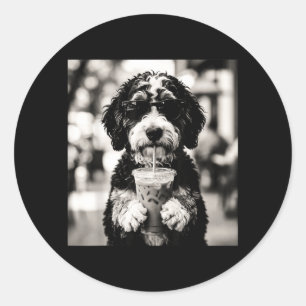 Sticker Rond Photo de café glacé Bernedoodle Art drôle d'amant
