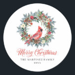 Sticker Rond Pine Holly Wreath Cardinal Christmas<br><div class="desc">Le décor traditionnel de Noël comprend une couronne de pin et de houx avec des cônes de pin et des fleurs. Un cardinal rouge se trouve au centre. Joyeux Noël,  écrit dans une belle calligraphie est placé ci-dessous.</div>