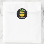 Sticker Rond Pine-nap-ple Funny Fruit Pun d'ananas Dark BG (Sac)