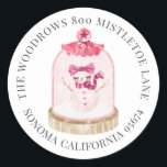 Sticker Rond Pink Christmas Snow Globe Retourner l'adresse Étiq<br><div class="desc">étiquette d'adresse de retour de Noël rose neige globe. Style Whimsical et plus chic. Pour plus de personnalisation,  cliquez sur le lien "customiser plus" et utilisez notre outil de conception pour modifier ce modèle.</div>
