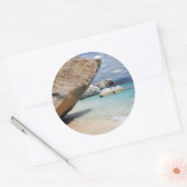 Sticker Rond Plage de Sardaigne avec gros rochers rond autocoll (Enveloppe)
