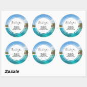Sticker Rond Plage tropicale pittoresque avec huttes de chaume  (Feuille)