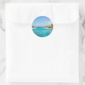 Sticker Rond Plage tropicale pittoresque avec huttes de chaume  (Sac)