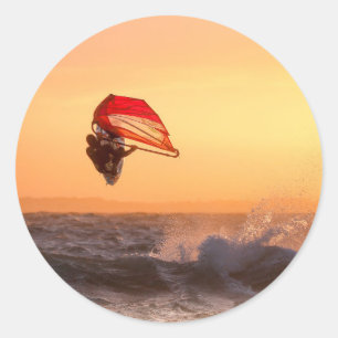 Sticker Rond Planche À Voile Au Sunset Surfer