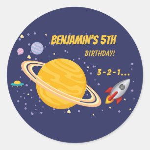 Sticker Rond Planètes d'anniversaire et Rockship dans l'espace