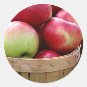 Sticker Rond Pommes fraîches en panier au marché des agriculteu