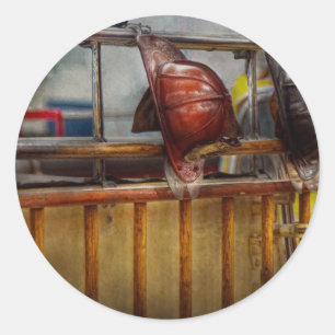 Sticker Rond Pompier - En attendant un héros