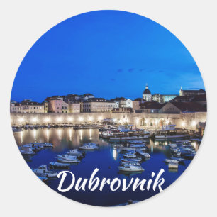 Sticker Rond Port et murs de Dubrovnik illuminés la nuit