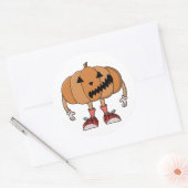 Sticker Rond Portez des baskets à Halloween (Enveloppe)