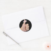 Sticker Rond Pouce vers le haut sur noir (Enveloppe)