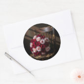 Sticker Rond Pretty Roses on a Rustic Chair (Enveloppe)