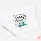 Sticker Rond Profitez du voyage Ensemble Camper Rétro (Enveloppe)