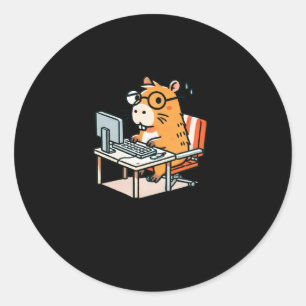 Sticker Rond Programmeur Capybara Travaillant Sur Le Bâton Ordi