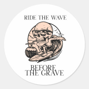Sticker Rond Promenade rétro squelette surfant sur la vague ava
