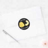 Sticker Rond Puns Cheesy Mac Me So Happy Funny Food Pun Dark BG (Enveloppe)
