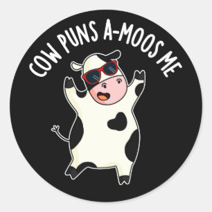 Sticker Rond Puns de vache Amoos Me Funny Pun de vache Dark BG