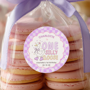 Sticker Rond Purple One Silly Goose - Premier anniversaire d'un