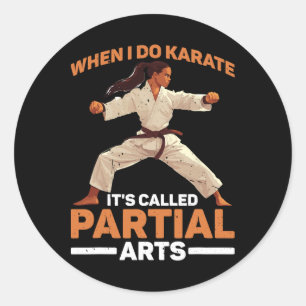 Sticker Rond Quand je fais du karaté, ça s'appelle amputations