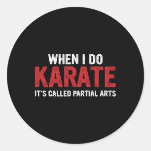 Sticker Rond Quand je fais du karaté, ça s'appelle arts partiel