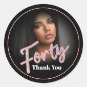 Sticker Rond Quarante 40e anniversaire script photo rose rose e (Devant)