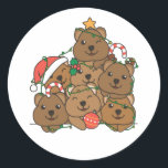 Sticker Rond Qukka Christmas Tree Funny Animal Christmas<br><div class="desc">The quokkas look like a christmas tree. Veuh fairy lights and Santa's hats they are perfect pour Christmas. Every Quokka lover is happy about cute animals for the holidays en hiver.</div>