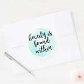 Sticker Rond Quote de beauté aquarelle (Enveloppe)