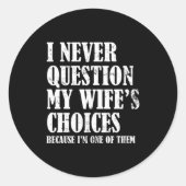 Sticker Rond Quote I Never Question My Wife's Choices Husband  (Devant)