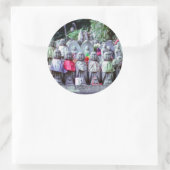 Sticker Rond Rangées de petites statues de moines Jizo avec des (Sac)
