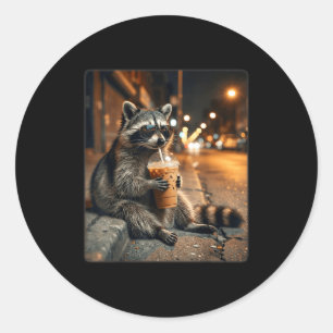 Sticker Rond Raton laveur buvant un café glacé mème animal drôl