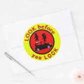 Sticker Rond Regardez Avant De Verrouiller (Enveloppe)