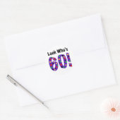 Sticker Rond Regardez qui a 60 ans (Enveloppe)