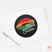 Sticker Rond Reine noire baise lèvres avec tache léopard Junett (Enveloppe)