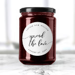 Sticker Rond Relax Script Diffuser l'amour mariage Faveur<br><div class="desc">autocollant mariage avec les mots "Répandre l'Amour" dans un script de relaxation cursive en noir contre un arrière - plan blanc. Personnalisez-le en remplaçant le texte de l'espace réservé. Pour plus d'options comme changer la police et sa taille/couleur, développer la courbe /contrat ou l'espacement entre les lettres cliquez sur le...</div>
