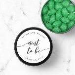 Sticker Rond Relax Script Mint to Be Wedding Favor<br><div class="desc">autocollant mariage avec les mots "ment to be" dans un script de relaxation cursive en noir contre un arrière - plan blanc. Personnalisez-le en remplaçant le texte de l'espace réservé. Pour plus d'options comme changer la police et sa taille/couleur, développer la courbe /contrat ou l'espacement entre les lettres cliquez sur...</div>